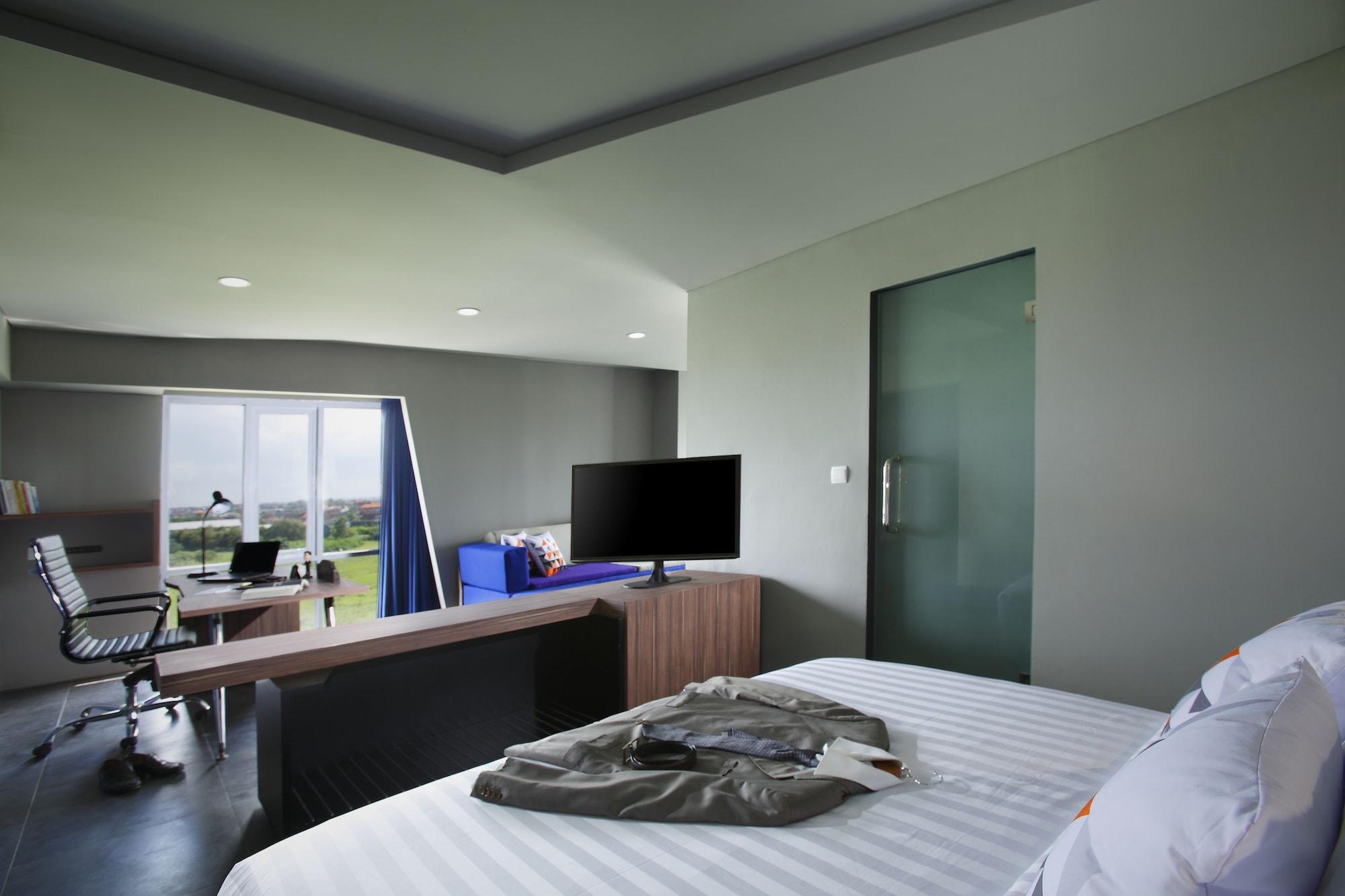 Berry Biz Hotel Семиняк Екстериор снимка