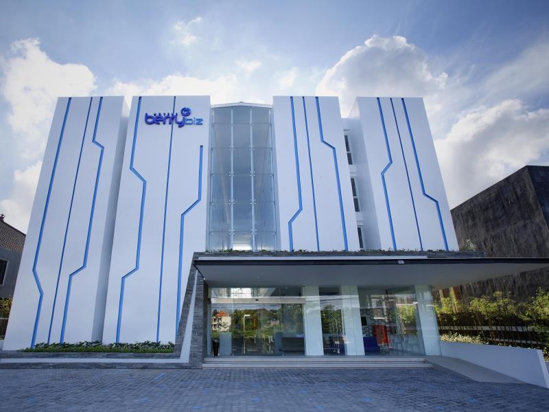 Berry Biz Hotel Семиняк Екстериор снимка