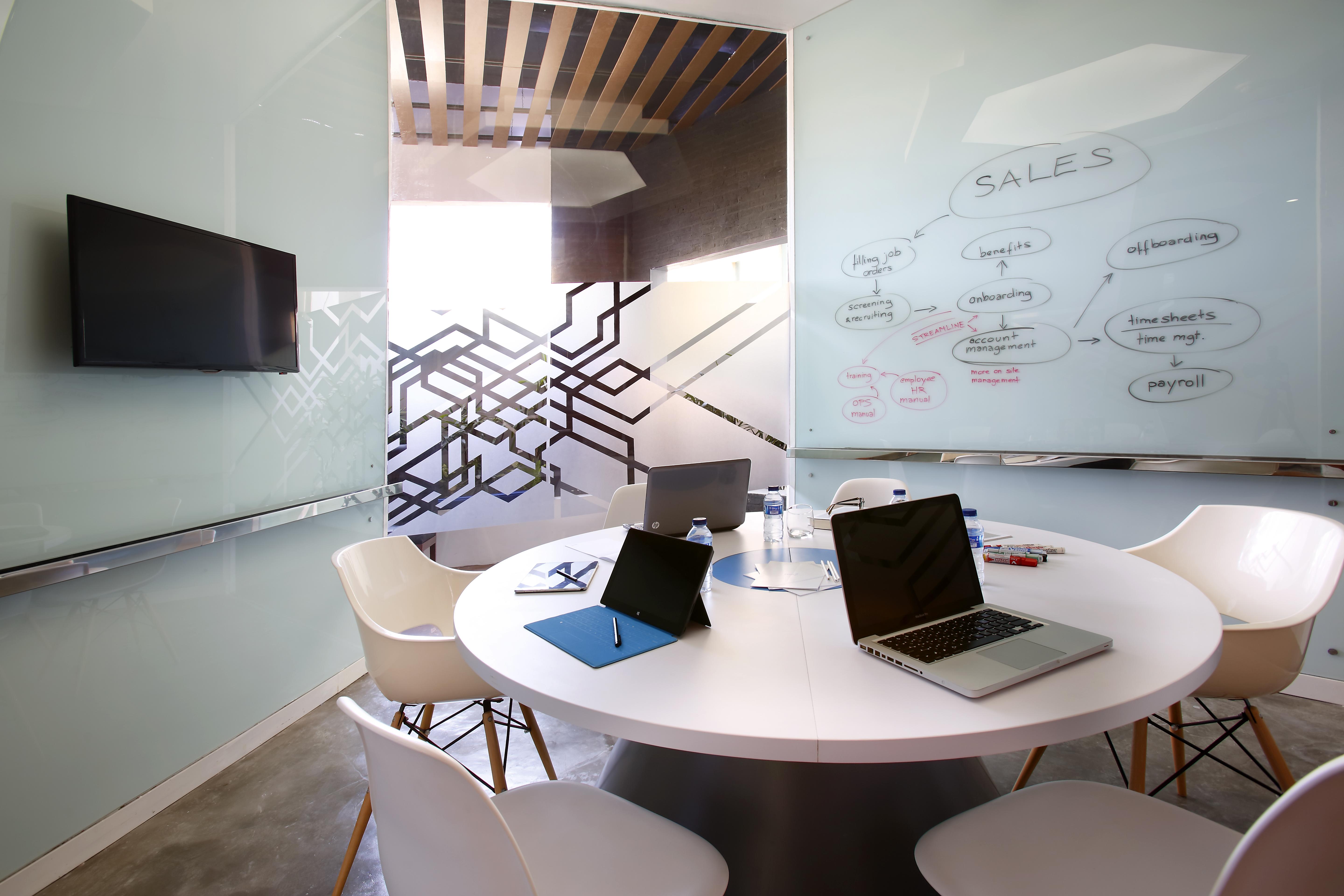 Berry Biz Hotel Семиняк Екстериор снимка