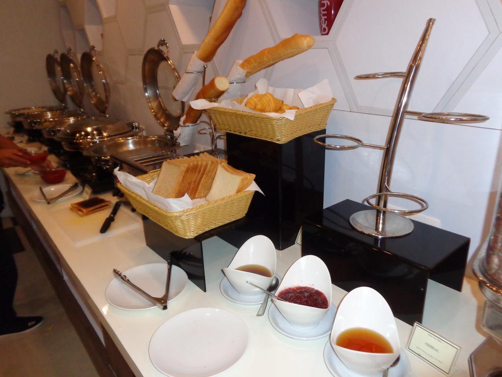 Berry Biz Hotel Семиняк Екстериор снимка