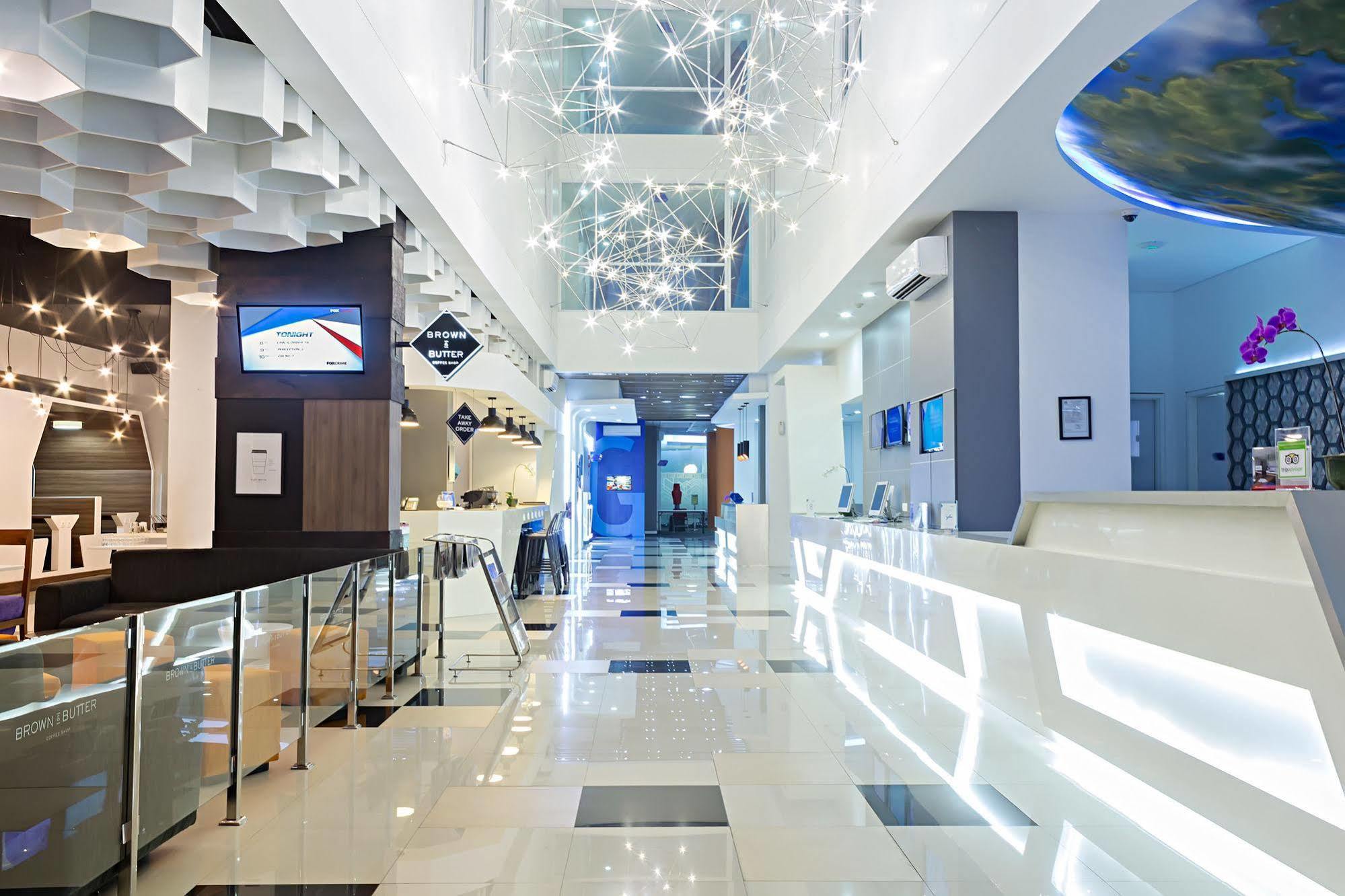 Berry Biz Hotel Семиняк Екстериор снимка
